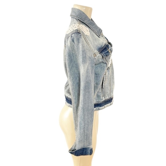 1st Kiss Blue Jean Distressed Denim Trucker Jacket Femme Cream Crochet Detailed - Picture 3 of 6